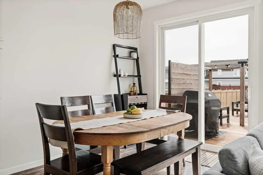 77 Magnolia Heath SE Calgary AB T3M 2Z7
