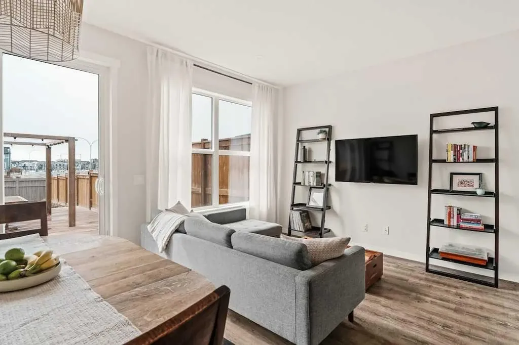 77 Magnolia Heath SE Calgary AB T3M 2Z7