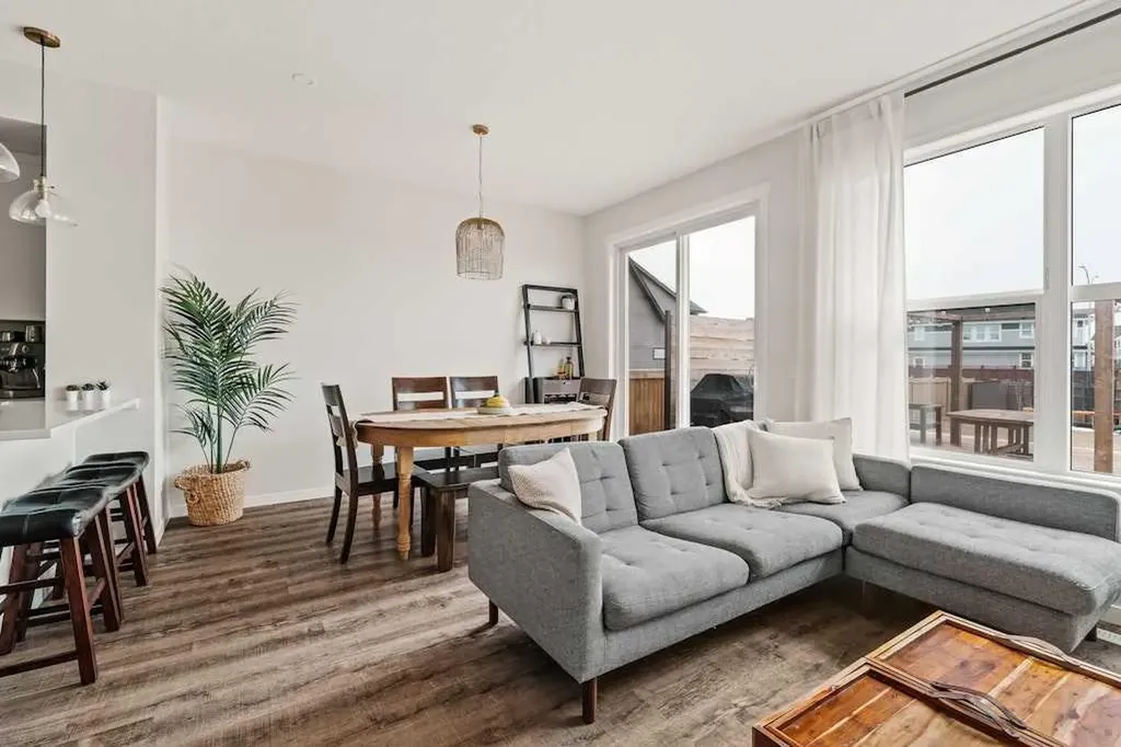77 Magnolia Heath SE Calgary AB T3M 2Z7