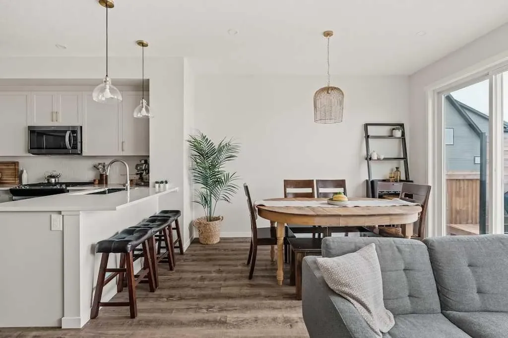 77 Magnolia Heath SE Calgary AB T3M 2Z7