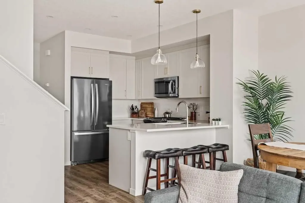 77 Magnolia Heath SE Calgary AB T3M 2Z7
