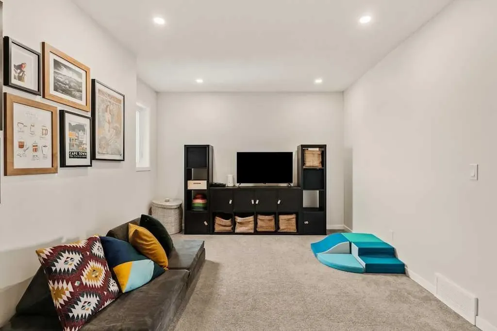 77 Magnolia Heath SE Calgary AB T3M 2Z7