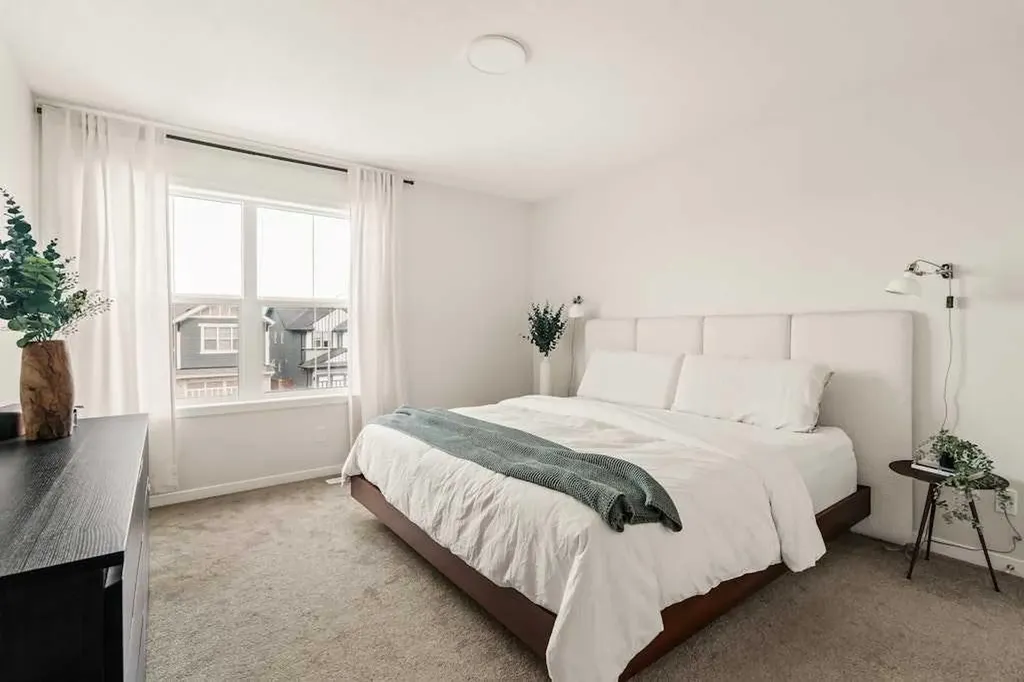 77 Magnolia Heath SE Calgary AB T3M 2Z7