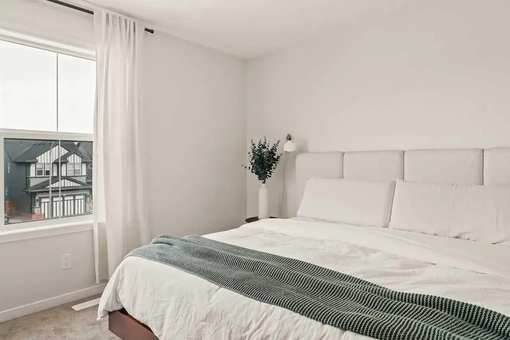 77 Magnolia Heath SE Calgary AB T3M 2Z7