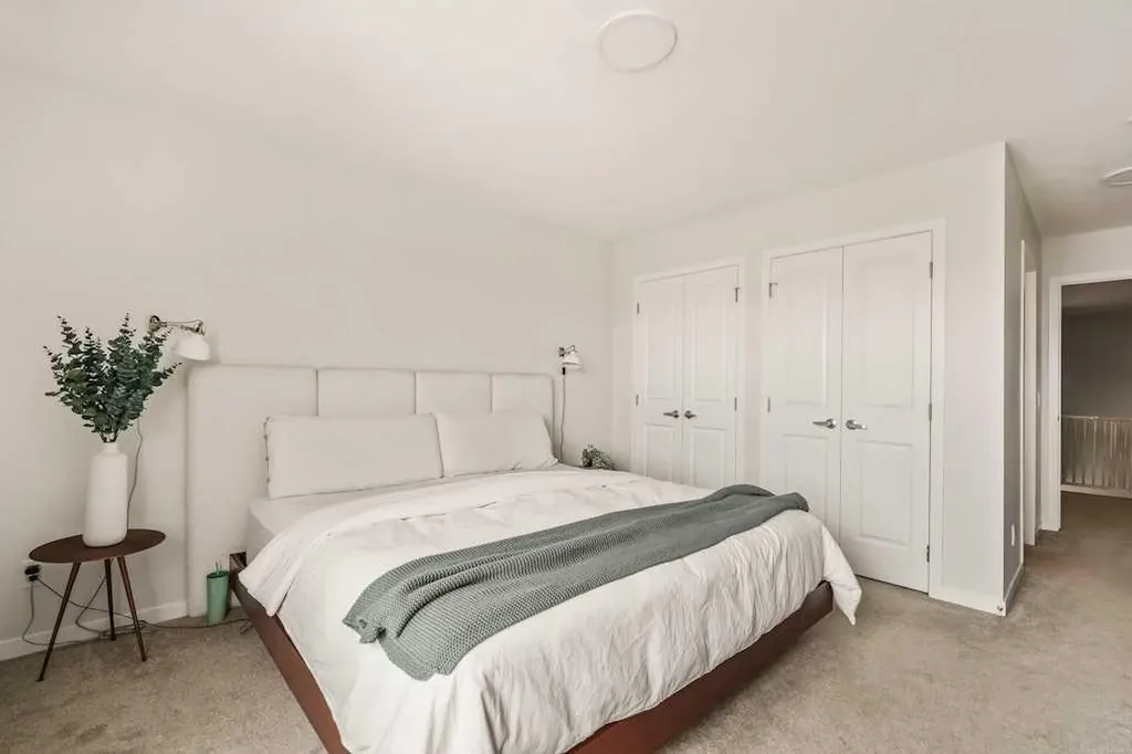 77 Magnolia Heath SE Calgary AB T3M 2Z7