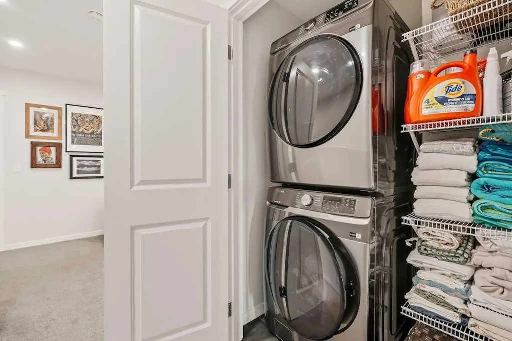 77 Magnolia Heath SE Calgary AB T3M 2Z7