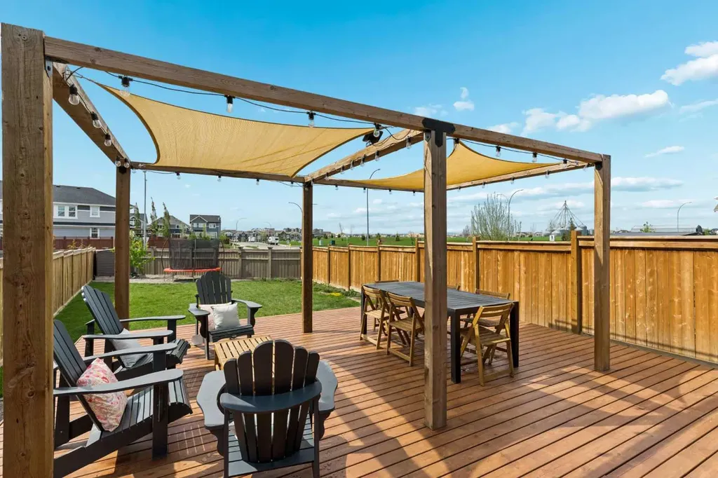 77 Magnolia Heath SE Calgary AB T3M 2Z7