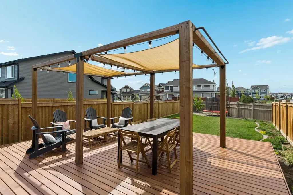 77 Magnolia Heath SE Calgary AB T3M 2Z7
