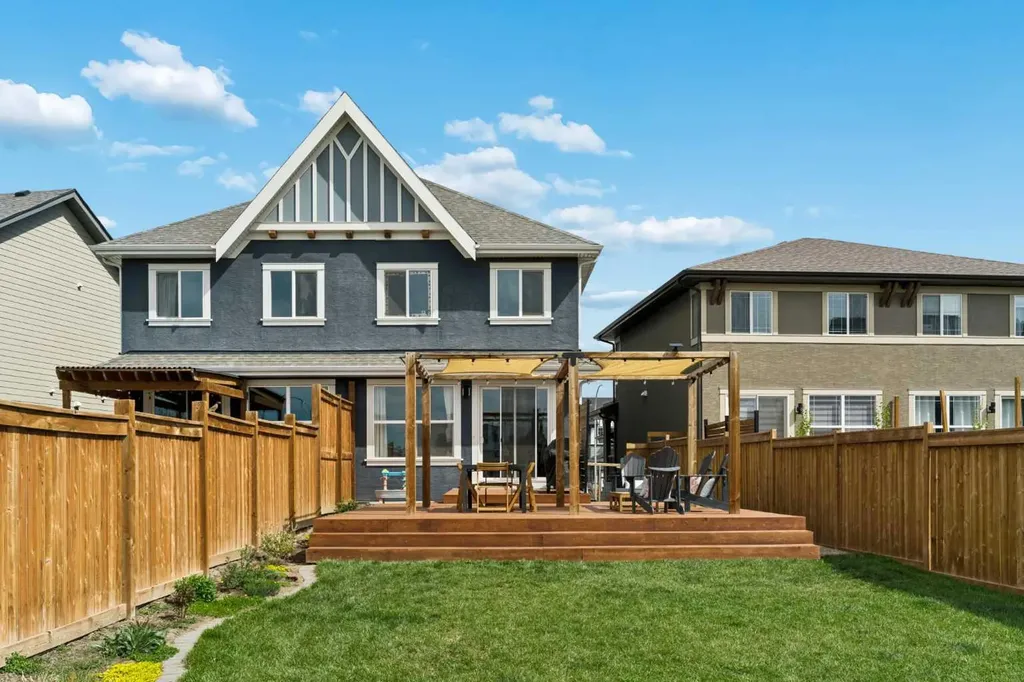77 Magnolia Heath SE Calgary AB T3M 2Z7