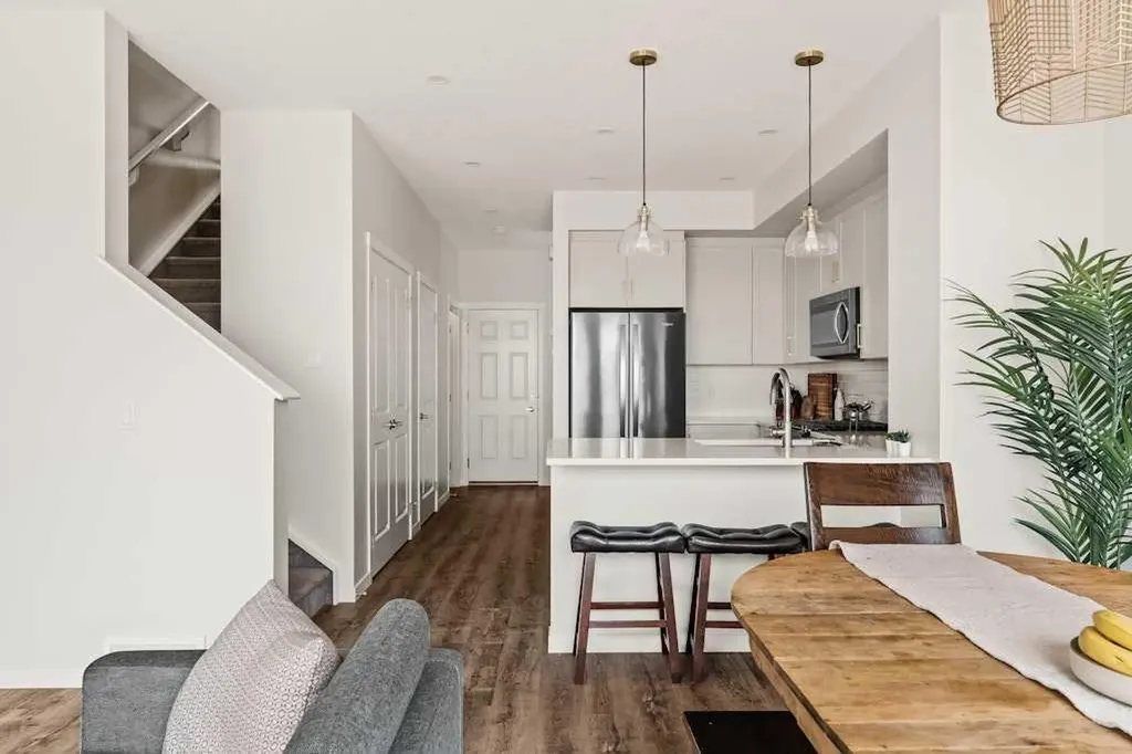 77 Magnolia Heath SE Calgary AB T3M 2Z7