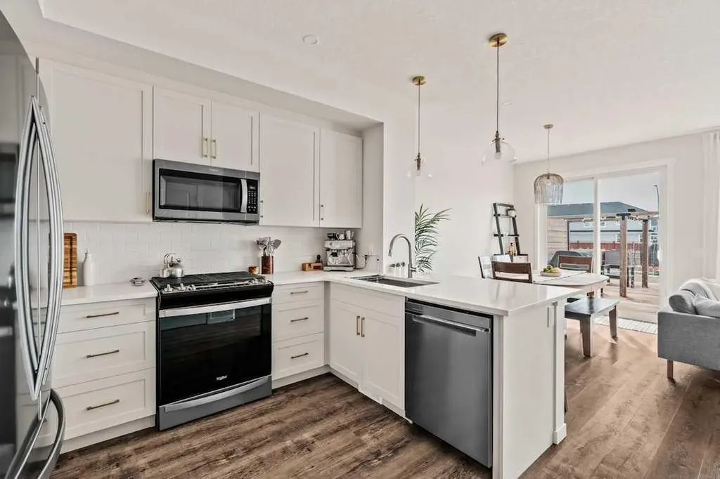 77 Magnolia Heath SE Calgary AB T3M 2Z7