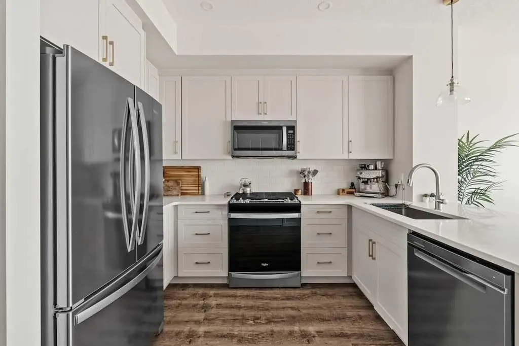 77 Magnolia Heath SE Calgary AB T3M 2Z7