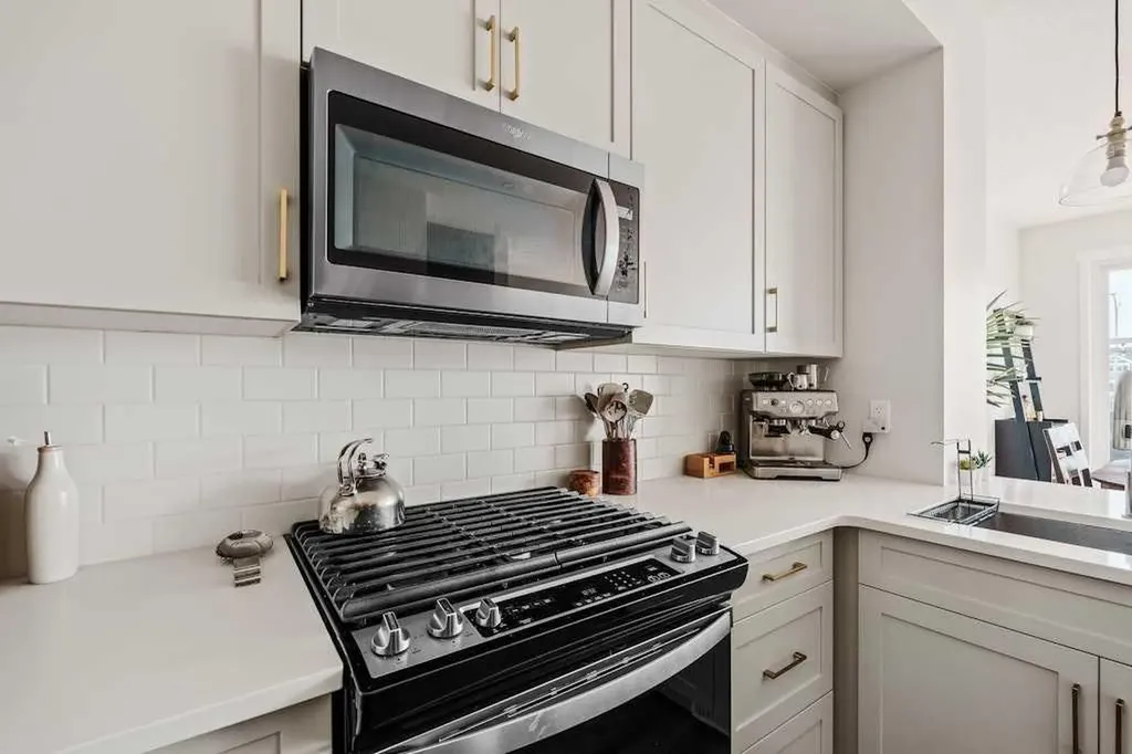77 Magnolia Heath SE Calgary AB T3M 2Z7
