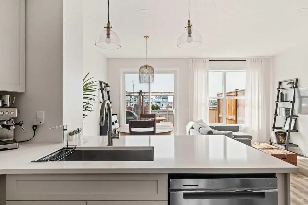 77 Magnolia Heath SE Calgary AB T3M 2Z7