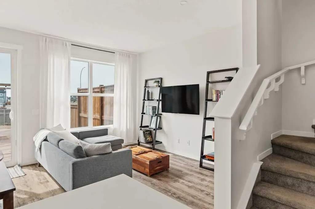 77 Magnolia Heath SE Calgary AB T3M 2Z7