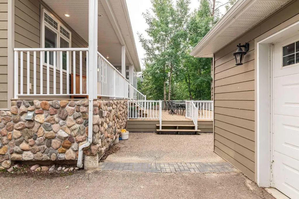 244 Canal Street Rural Ponoka County AB T4L2N3