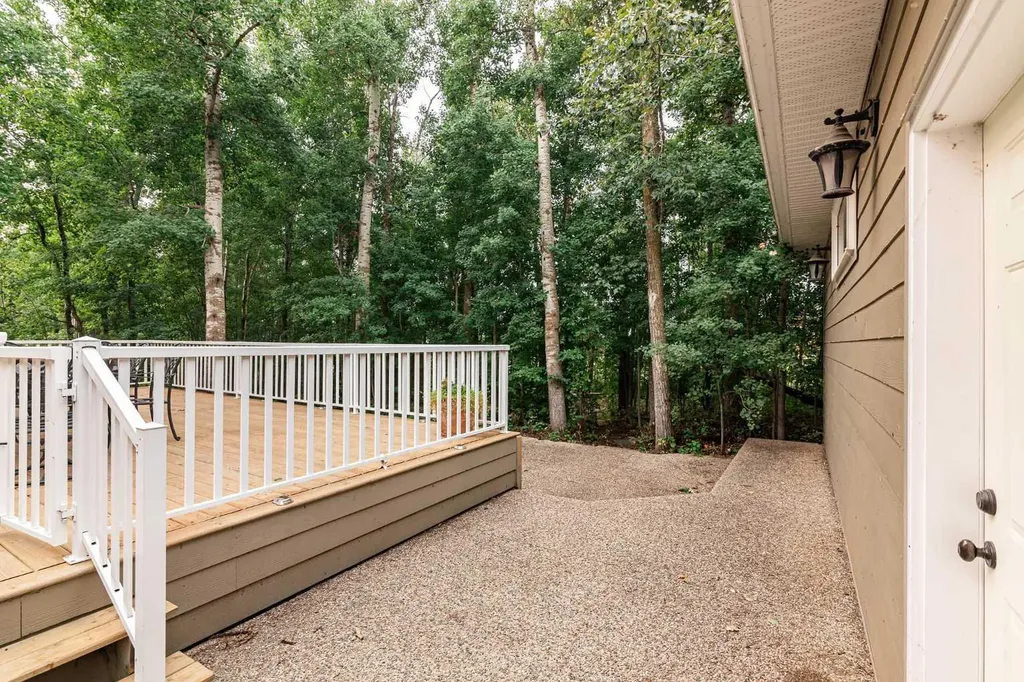 244 Canal Street Rural Ponoka County AB T4L2N3