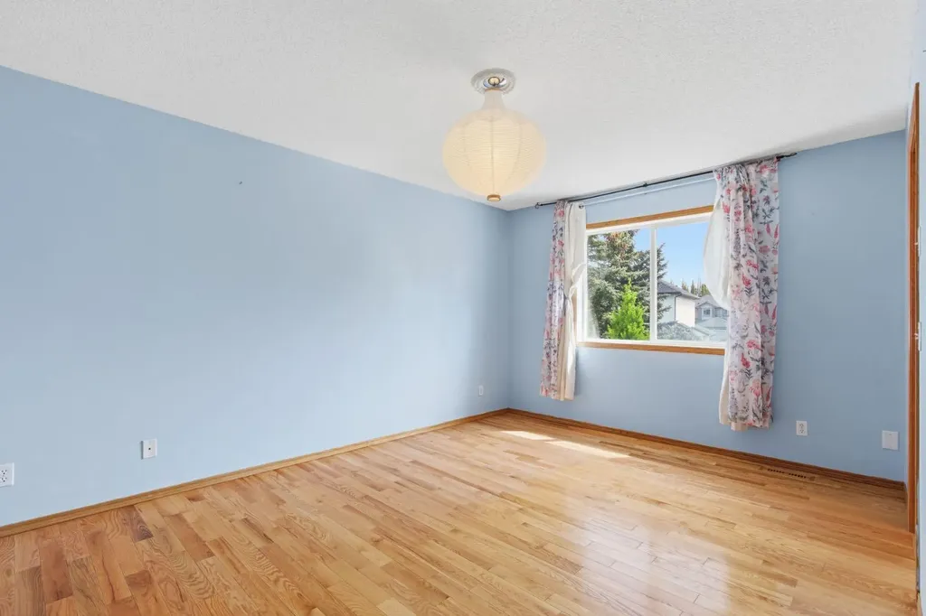 128 Valley Brook Circle NW Calgary AB T3B 5S2