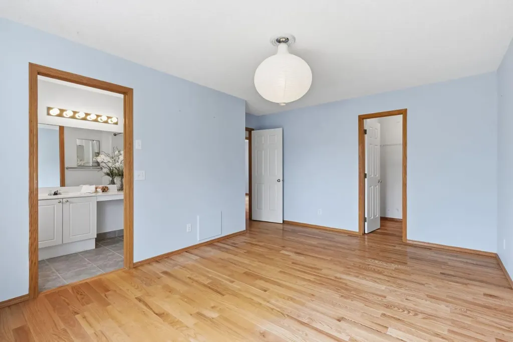 128 Valley Brook Circle NW Calgary AB T3B 5S2