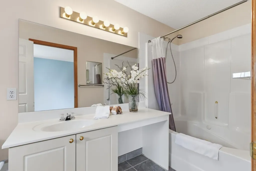 128 Valley Brook Circle NW Calgary AB T3B 5S2