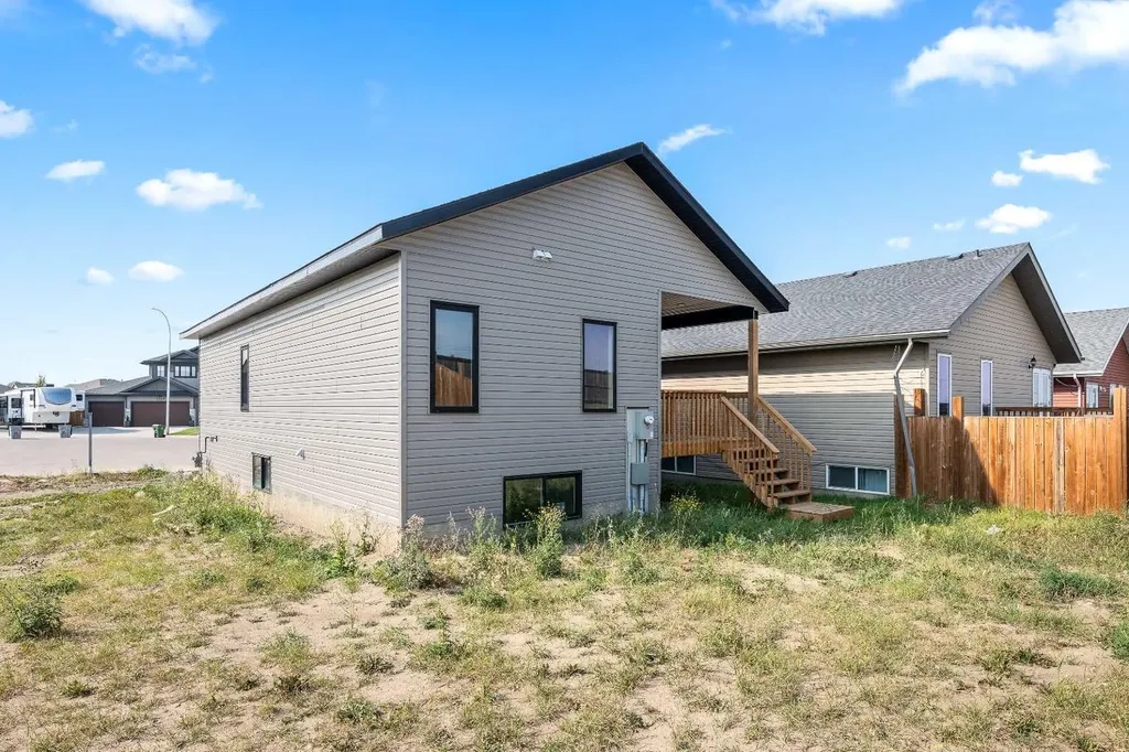 3321 41 Avenue Lloydminster SK S9V 2K6