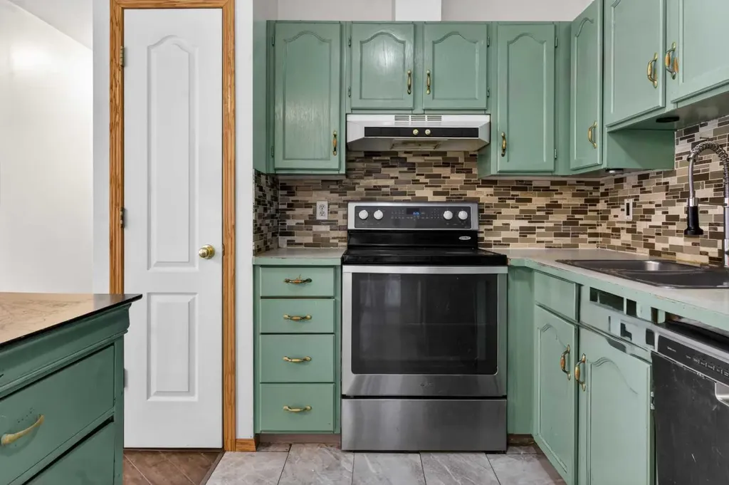 1715 35 Street SE Calgary AB T2A 1B4