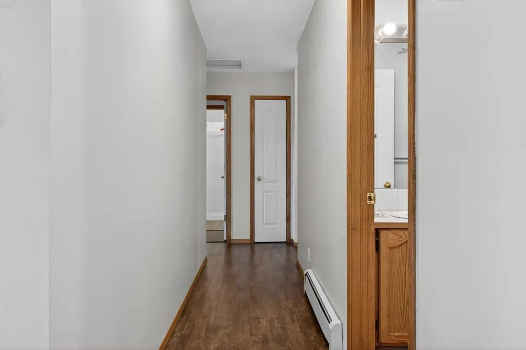1715 35 Street SE Calgary AB T2A 1B4