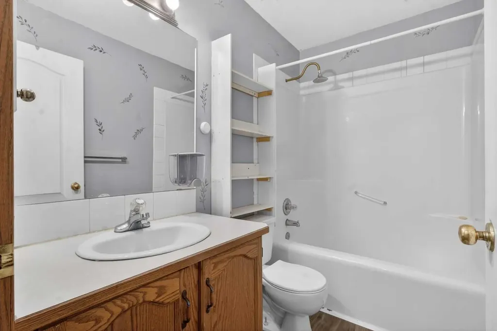 1715 35 Street SE Calgary AB T2A 1B4