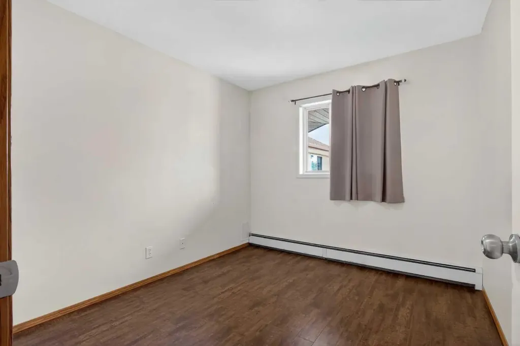 1715 35 Street SE Calgary AB T2A 1B4
