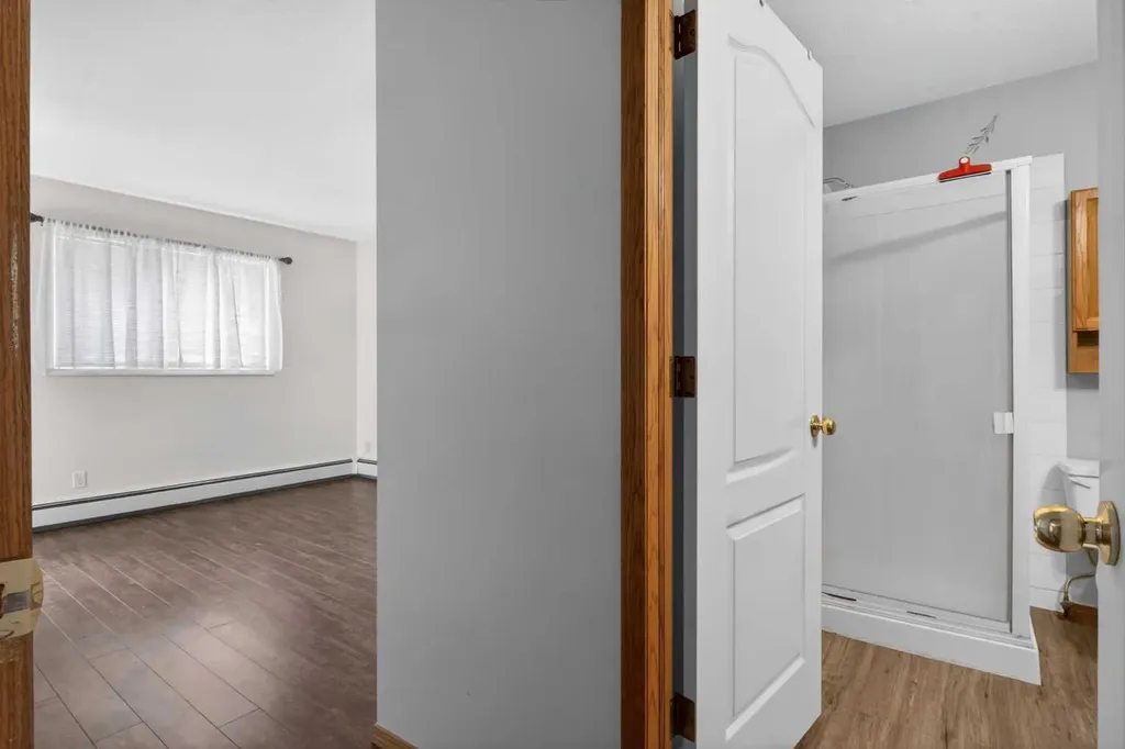 1715 35 Street SE Calgary AB T2A 1B4