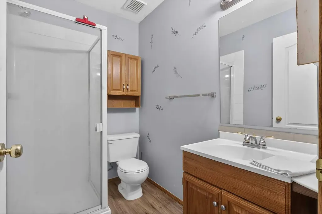 1715 35 Street SE Calgary AB T2A 1B4