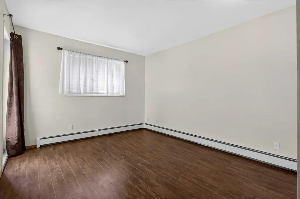 1715 35 Street SE Calgary AB T2A 1B4