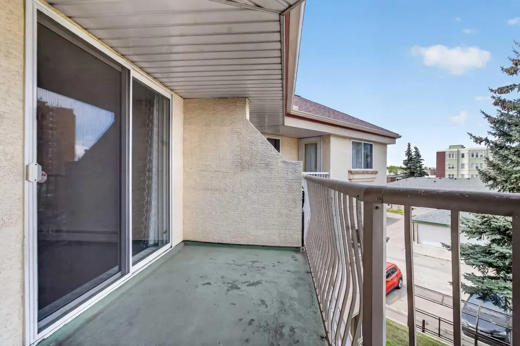 1715 35 Street SE Calgary AB T2A 1B4