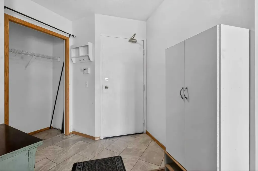 1715 35 Street SE Calgary AB T2A 1B4