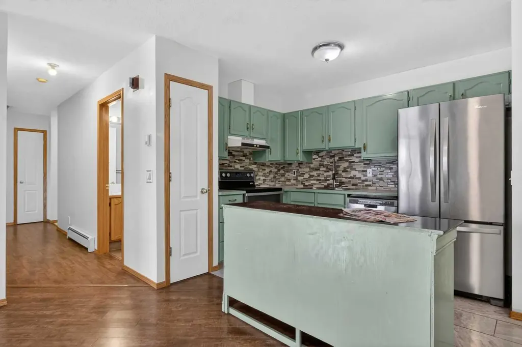 1715 35 Street SE Calgary AB T2A 1B4