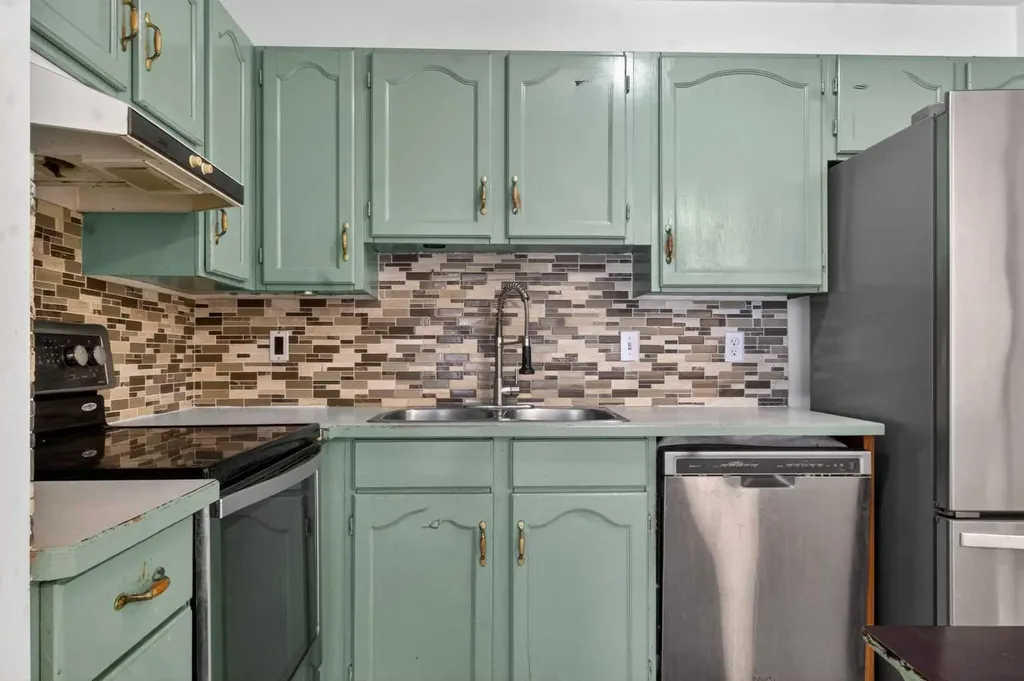 1715 35 Street SE Calgary AB T2A 1B4