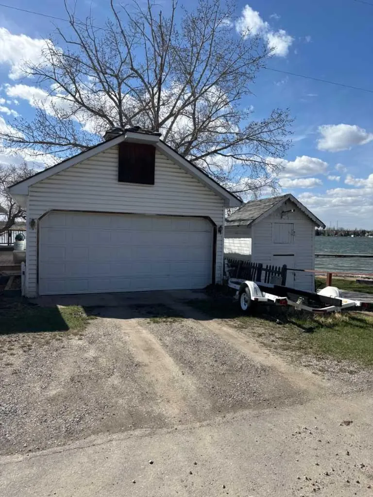 1065 East Chestermere Drive Chestermere AB T1X 1A9