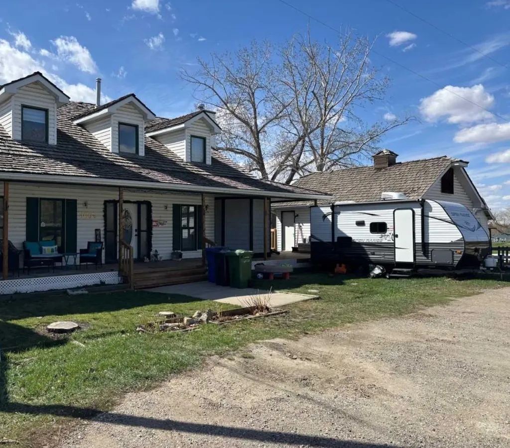 1065 East Chestermere Drive Chestermere AB T1X 1A9