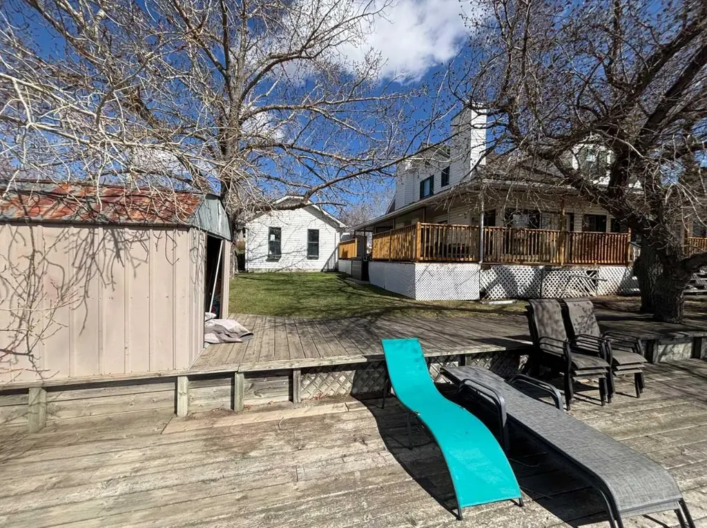 1065 East Chestermere Drive Chestermere AB T1X 1A9