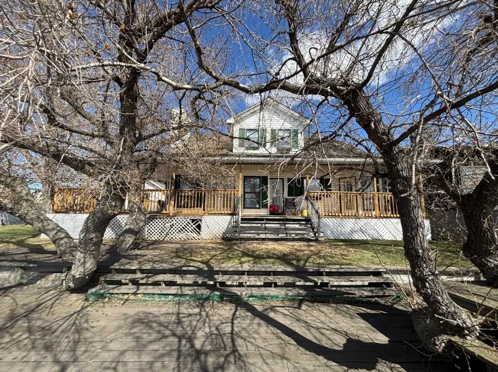 1065 East Chestermere Drive Chestermere AB T1X 1A9