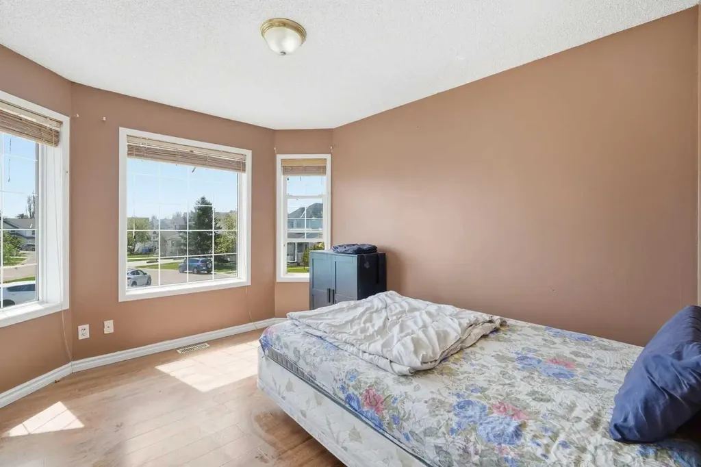 285 Fresno Place NE Calgary AB T1Y 6Y3