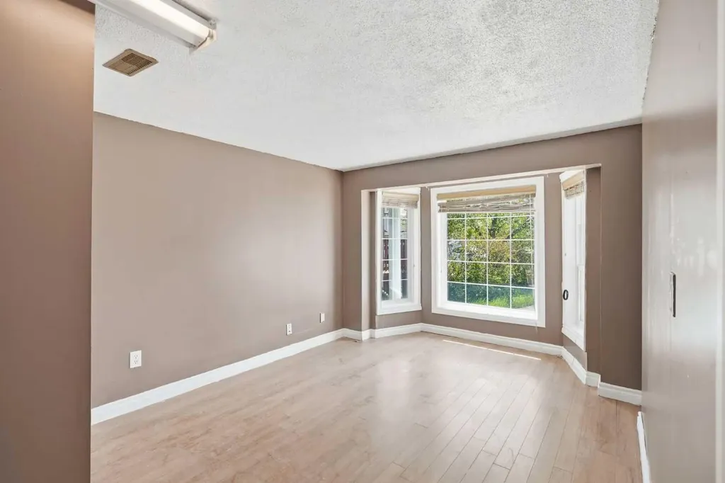 285 Fresno Place NE Calgary AB T1Y 6Y3