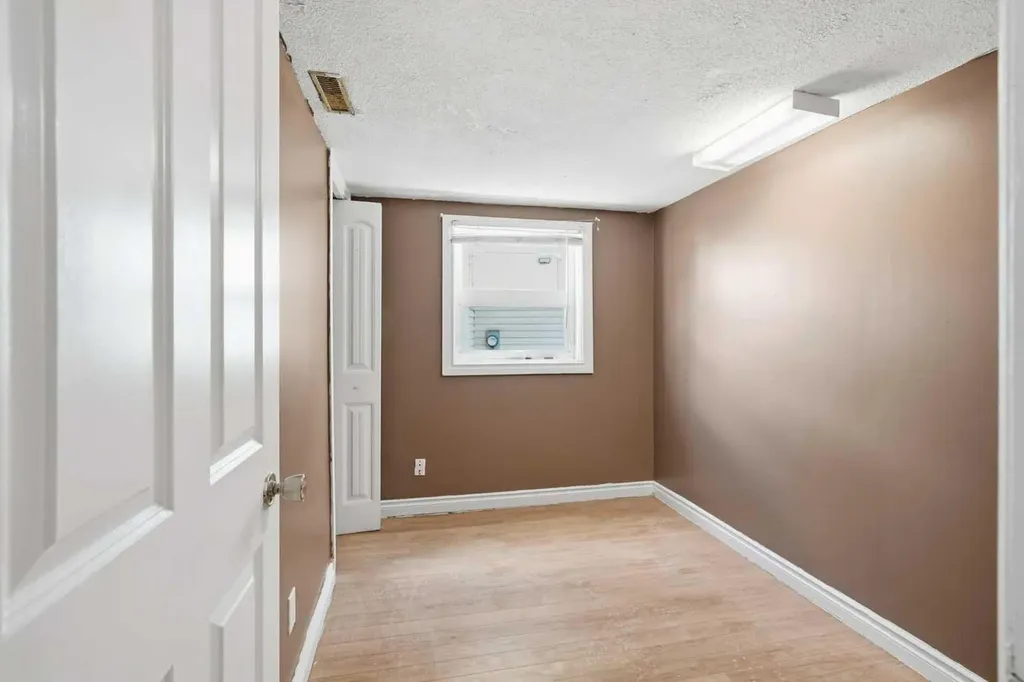 285 Fresno Place NE Calgary AB T1Y 6Y3