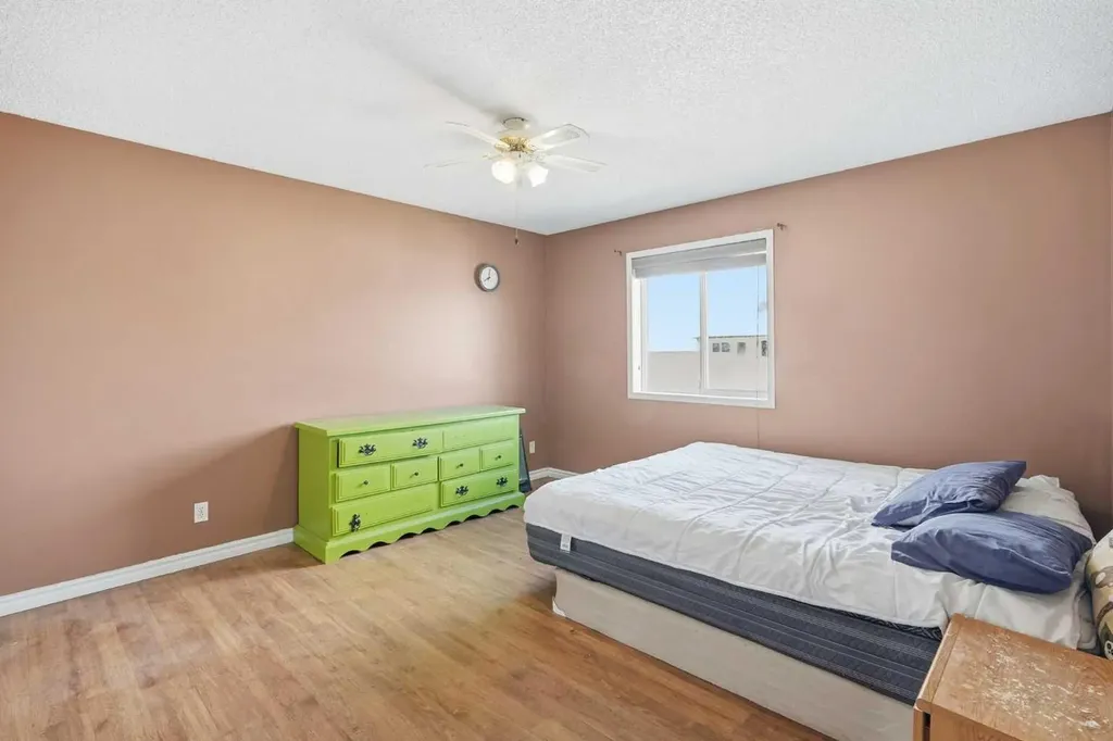 285 Fresno Place NE Calgary AB T1Y 6Y3