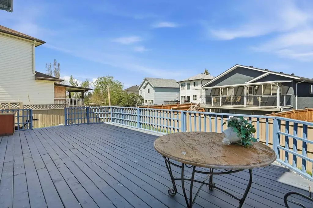 285 Fresno Place NE Calgary AB T1Y 6Y3