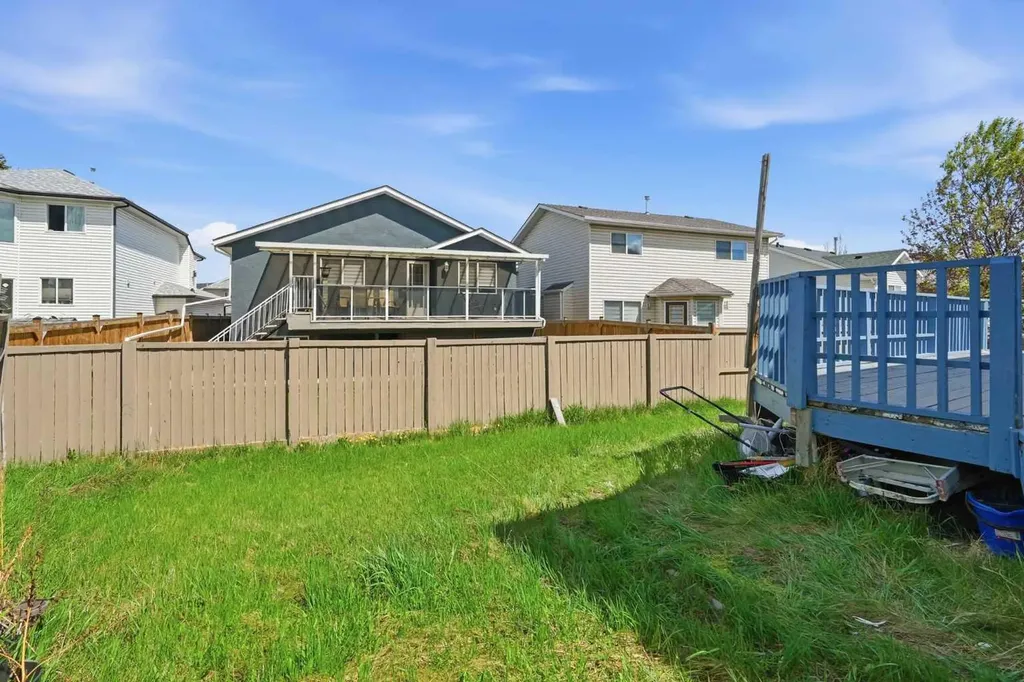 285 Fresno Place NE Calgary AB T1Y 6Y3