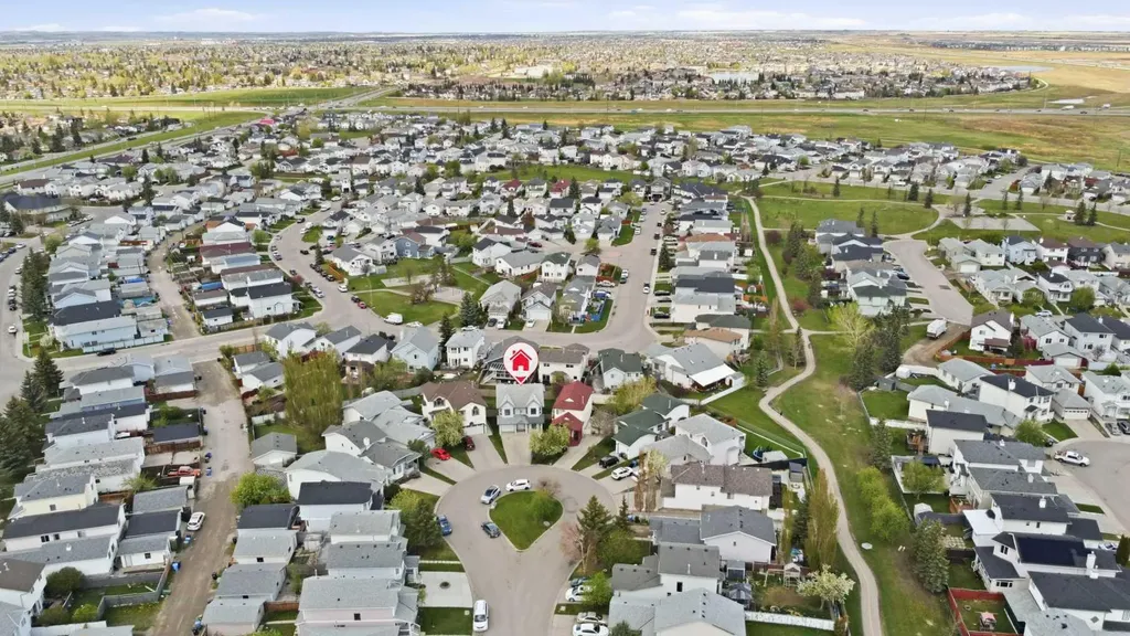285 Fresno Place NE Calgary AB T1Y 6Y3