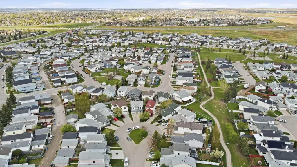 285 Fresno Place NE Calgary AB T1Y 6Y3