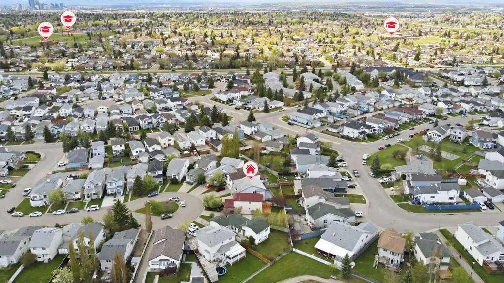 285 Fresno Place NE Calgary AB T1Y 6Y3
