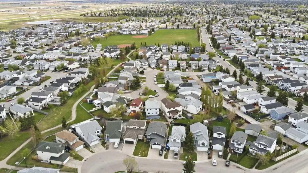 285 Fresno Place NE Calgary AB T1Y 6Y3